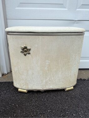 VTG Hawkeye MCM Gold Atomic Starburst Quilted Woven Wicker Back Hamper - Recency
